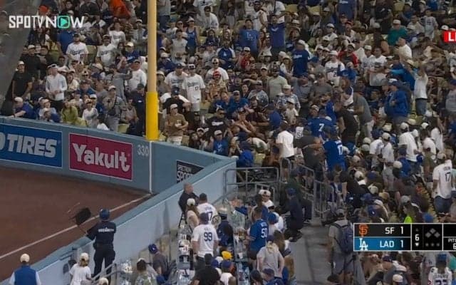 何が起こった？ 大谷翔平の“爆速ホームラン未遂”でまさかの事態に…初球打ちでファン混乱「見れんかった」「もう打ってるやん」