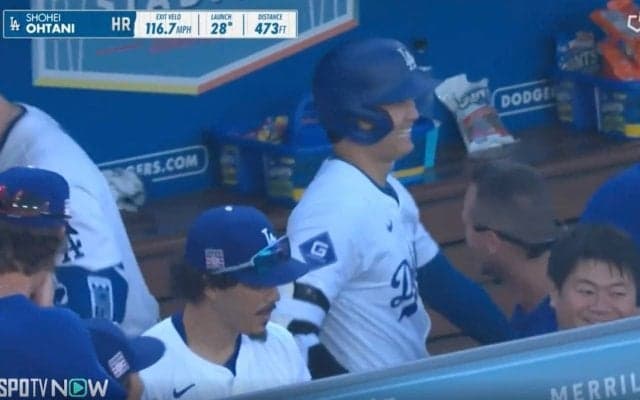 大谷翔平が大爆笑！ ベンチで一体、何が起きた…！？ 喜びすぎたチームメイトのリアクションが話題に「愛されすぎ」「めっちゃ嬉しそうw」