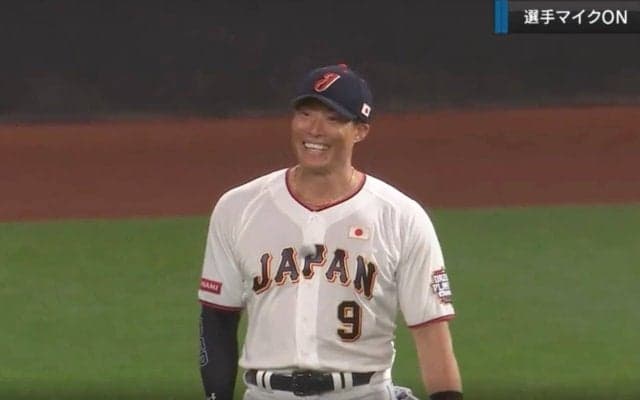 糸井嘉男が大爆笑！ グラウンド上の“選手マイク”がヤバすぎると話題に　好プレーの鳥谷敬をいじりまくる「めっちゃ喋るやんw」「確かにイケメンすぎる」