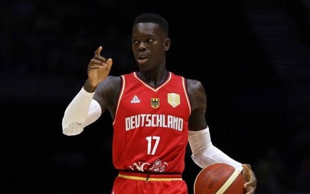 パリ五輪の開幕セレモニーでレブロン、シュルーダー、アデトクンボが旗手に