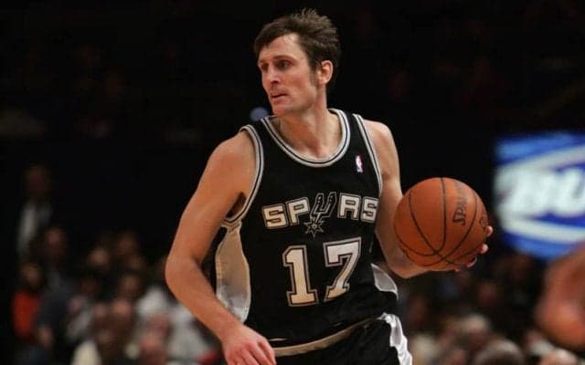 元選手でスパーズ時代に2度優勝したブレント・バリーがサンズのACに就任へ