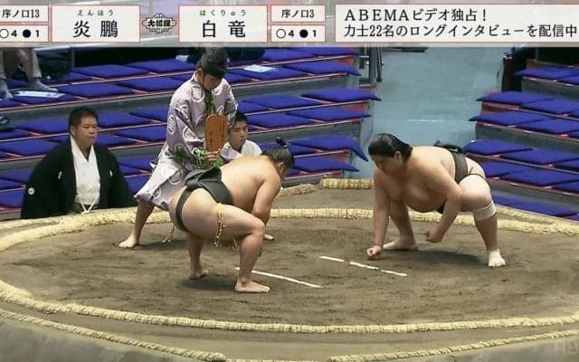 16歳の超フレッシュ行司を襲ったハプニング……「事故w」「コケても立ち直った」“初体験”な姿に視聴者熱視線