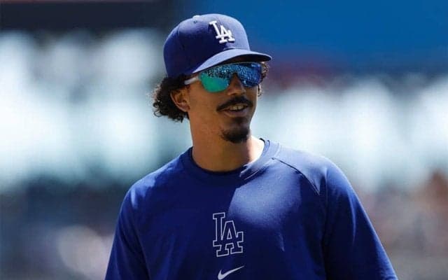 大谷翔平の特大弾に2人で驚愕　山本由伸支える新相棒…ド軍24歳が理解する“慣れぬ環境”