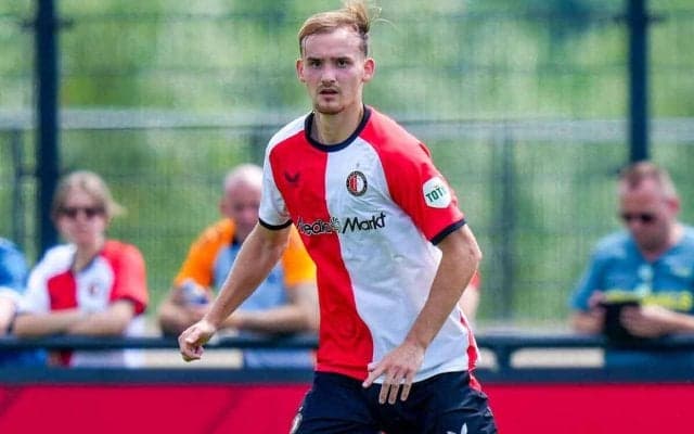 フェイエノールトが上田綺世同僚の23歳CBベーレンと新契約！　昨季後半戦から定位置掴む