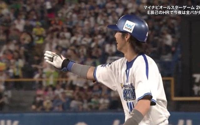 「なんで走ってないの！」ハマの新星・度会の打席でまさかの珍事… ランナー“全面謝罪”の一部始終「サンタナかわいいw」「これはしゃあない」