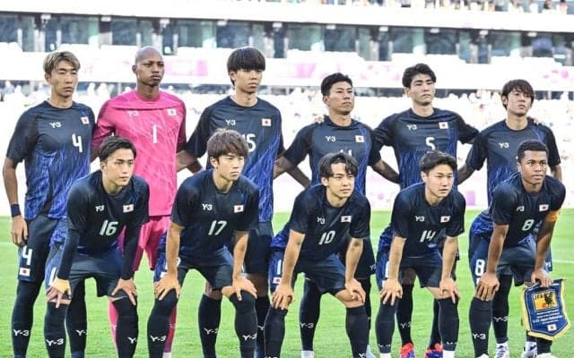 パリ五輪・サッカー日本代表で22人から大岩監督が絞り込んだメンバー18人とは--当日にDF半田の負傷離脱と選手入れ替えが発表される激震……外れた4人も試合前後にはピッチに
