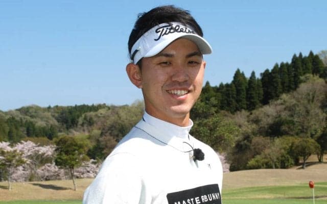 阿久津未来也、下りラインのパットはカップ手前の仮想カップを狙う