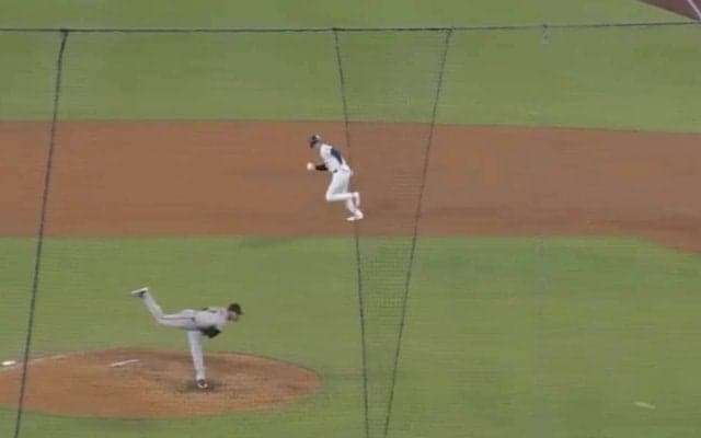 解説者も混乱… 大谷翔平、“完璧すぎる盗塁”で異変が起きた…！？ キャッチャーの様子がおかしくなる「大谷さん走りすぎw」「止める気ないのかよ」