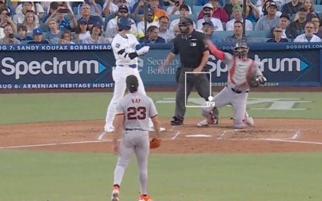 えっ、嘘だろ…！？ 大谷翔平が驚いた“疑惑の1球”　審判に見せたリアクションが話題に「入ってた？」「ボールっぽいぞ」