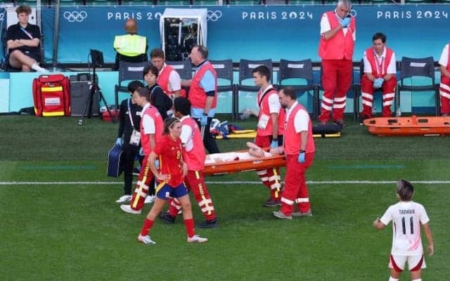 「無事であることを祈ろう」なでしこDF清水梨紗が右膝負傷で途中交代「離脱なら残念だ」スペインとの初戦に逆転負け【パリ五輪】