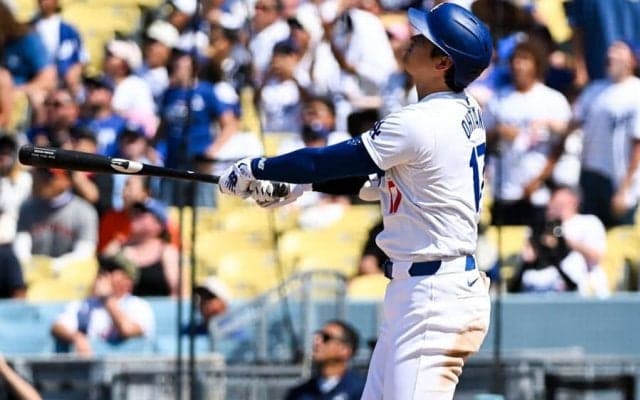 LAの昼空を割く“高弾道”　米実況も騒然…大谷翔平の“驚愕弾”は「いつ落ちるんだ」