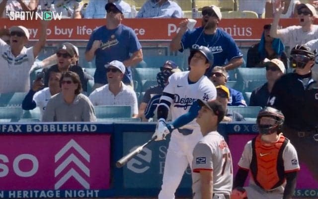 大谷翔平のメモリアル弾に球場“確信総立ち” 「とんでもなく高く舞い上がった」待望アーチ…観客が一斉に両手を上げる圧巻光景