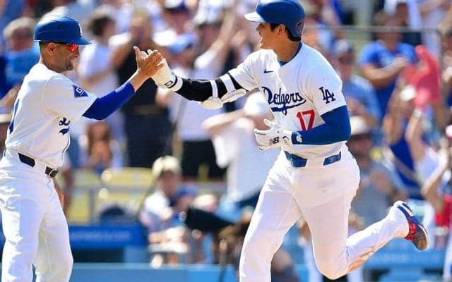 大谷翔平の一瞬の所作が「たまらない」　帰還直前に“キス”？　ファンの妄想炸裂