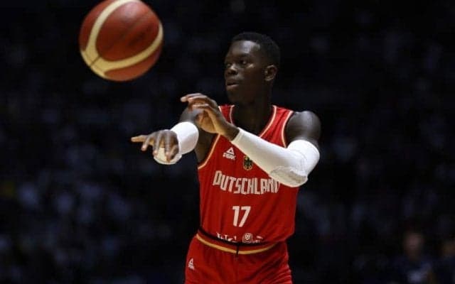 「子どもの頃は辛い思いを」男子バスケドイツ代表選手が人種差別の経験を吐露　旗手抜擢に「信じられないよ」【パリ五輪】