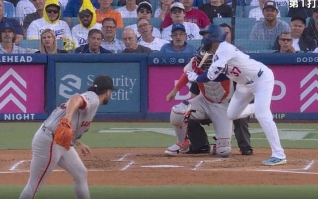 一体、何が起きた…！？ ド軍テオスカーに“見たことない”デッドボールが直撃　一発で何度も当たりまくる“魔死球”がヤバすぎる「これは痛い」「防げないだろ」