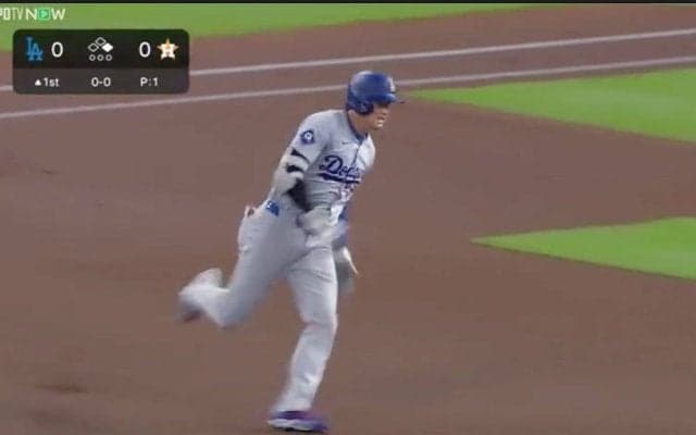 球場騒然！ 大谷翔平、大ブーイングを黙らせた“爆速初球打ち” センター前ヒットをツーベースに「いきなりきたよ」「気持ち良すぎ」
