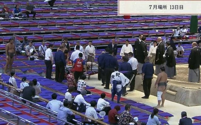 「無事でよかった」「本当に心配だった」序ノ口力士が救急搬送も…親方と笑顔の“2ショット”報告にファン安堵と歓喜「勝ち越しおめでとう」祝福の声も