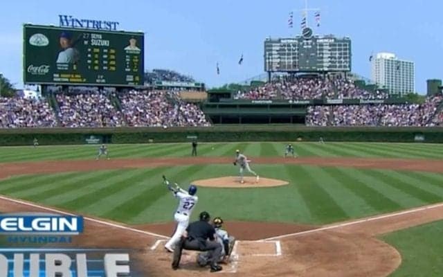 恐怖！ 鈴木誠也の打球でハプニング発生… 急速に曲がる“強烈ライナー”→審判にあわや打球直撃「怖すぎる」「よく避けたな」