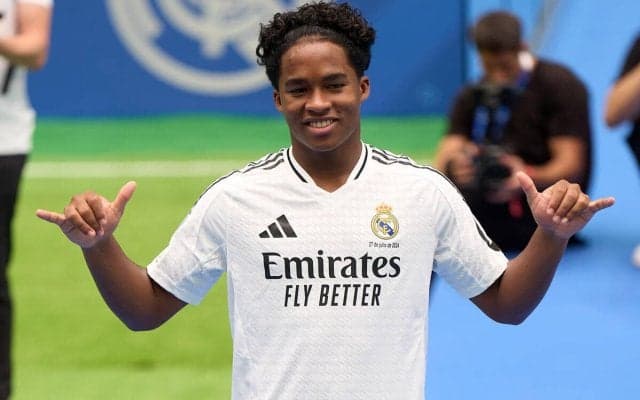 C・ロナウドに憧れ夢叶う…エンドリッキが正式にレアルの一員に！ 背番号「16」、6年契約にサイン「泣きたくなかったけど魂から出た」