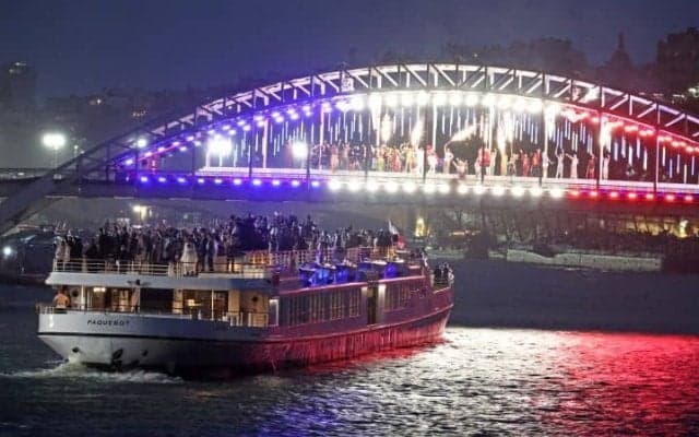 「完璧な東京大会に続くのは難しい」パリ五輪開会式を英紙が批評…ガガの起用、謎の覆面ランナー、生首の歌唱は「まとまりがないように見えた」