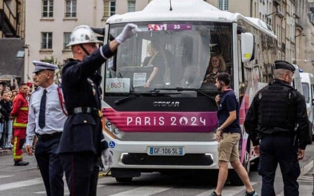 「エアコンもないし、暑すぎる」選手専用の移動用バスに不満噴出！ 韓国競泳選手が苛立ち「気絶した選手もいた」【パリ五輪】