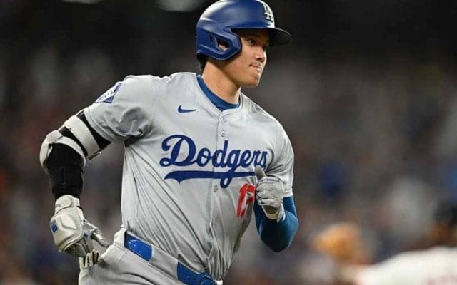 特大135m弾直後に「笑顔サイコー」　パワー“アピール”の大谷翔平が「かわいい」