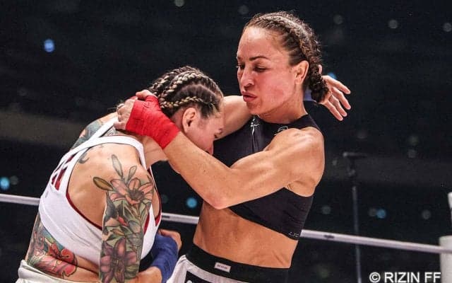 【超RIZIN.3】マッスル美女ファイターの鼻へし折れ「バキッ」……壮絶ベアナックルファイトで豪エマリーが“37秒殺”KO