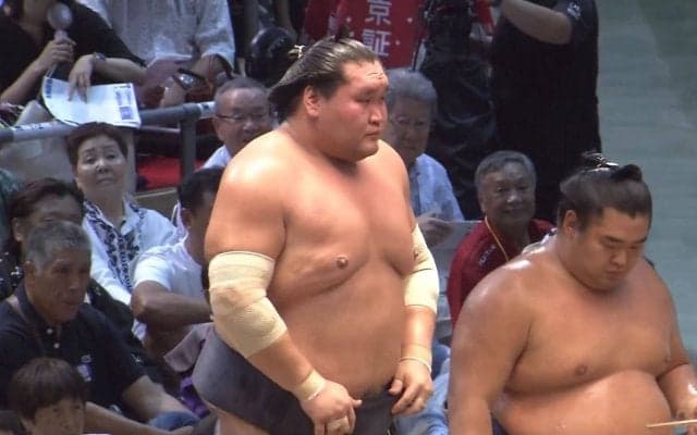 照ノ富士、隆の勝との優勝決定戦を制し名古屋場所V！ 節目となる10度目の賜杯を手繰り寄せる 2桁優勝は白鵬以来史上15人目