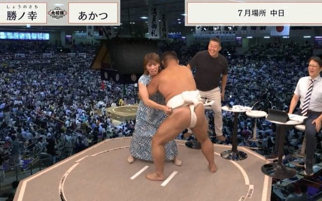 「やっぱ衝撃映像w」相撲芸人あかつ、吉田沙保里にぶん投げられた一戦を振り返る「味わったことのない引きつけでした……瞬発力が凄かった」