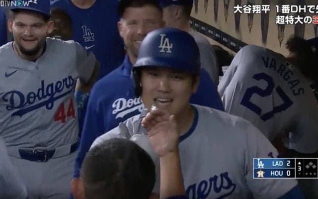 あの動きはなんだ…！？ 大谷翔平、超特大アーチ直後のベンチで見せた“リアクション”が話題に「なにこれ新作？」「テンション高すぎw」