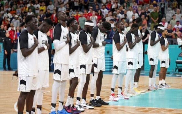 国歌が突然中断のハプニング　間違った演奏に観客からブーイング！  南スーダン代表は“困惑”も試合は白星発進【パリ五輪】