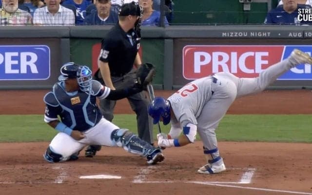 球場騒然！ 鈴木誠也に一体、何が起こったのか…！？ あわや死球をギリギリかわした“動き”がスゴすぎると話題に「なにこの反射神経」「普通は避けられないだろw