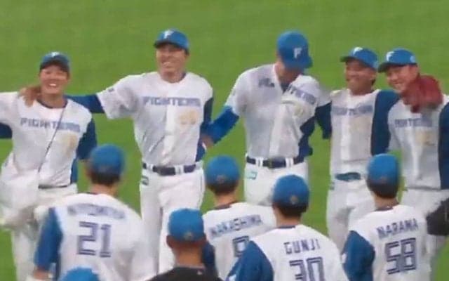 ジタバタする167cmが「世界一かわいい」　快挙で9人“揃った”「完成系」にファン注目