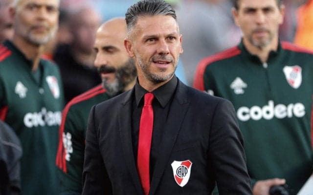 自ら登用した息子同然の16歳が劇的FKを沈めて感涙…デミチェリス監督がリーベル最終指揮を勝利で飾る