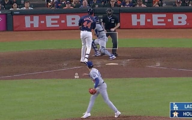 報復か？ ぶつけにいってる！？ ド軍のお騒がせ男、ケンカ投法から“危険すぎる一球”　因縁の相手のインコースをバンバン攻める「当てるために出てきた？w」「当てる気マンマン」