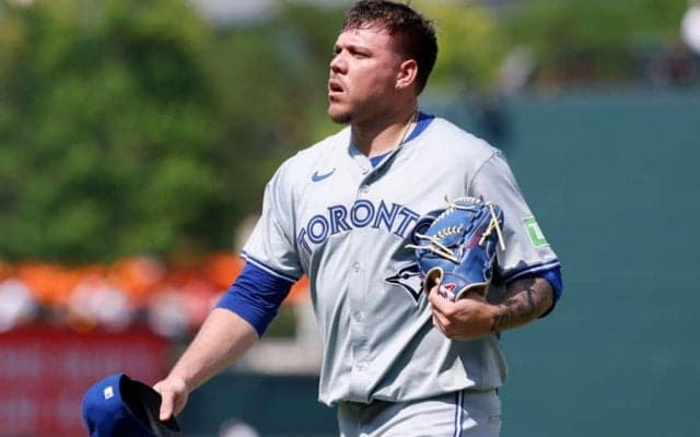 元中日の“亡命右腕”が152キロ顔面死球　鼻血止まらず…5四死球で1回持たず→即降格