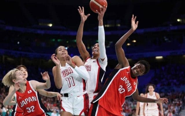 「体格差は依然として…」100点ゲームの米国が日本戦の勝因に”サイズ”を強調「顕著に表れた」【パリ五輪】