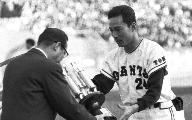 ウグイス嬢と記者の雑談から生まれた「８時半の男」 宮田征典がブルペンに姿を現すだけで球場が大騒ぎとなった