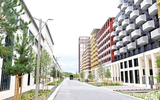 波紋広がる選手村に新たな問題が発覚！質素な食事、移動バスの不備に加え、今度は盗難まで「一体、何が起きているんだ！」【パリ五輪】