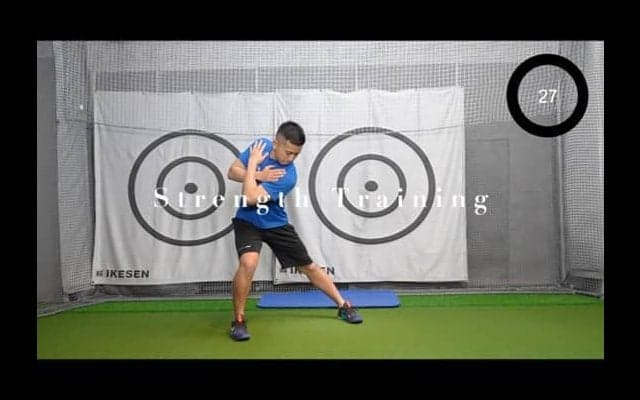 スイング中の下半身リードの動きを獲得するためのゴルフトレーニング