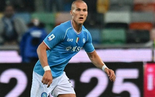 レンヌがナポリのノルウェー代表DFエスティゴーアを完全移籍で獲得、2年間で43試合出場