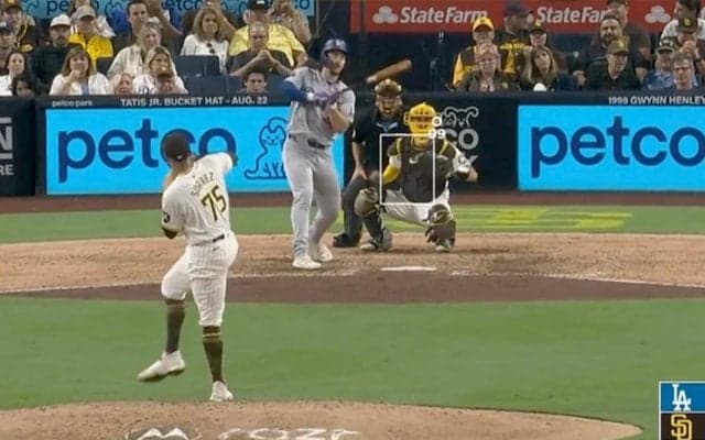 「“藤川球児”状態だね」 元阪神のパドレス・スアレスが豪速球ストレート3連発！ 解説者が思わずドン引きした奪三振ショー