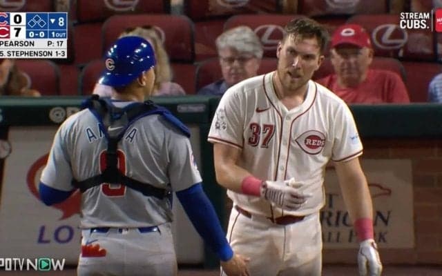 お前、完全に狙ってただろ！ 頭部に死球直撃→打者がブチギレ！ あわや一触即発の事態に… ぶつけた投手＆監督がW退場する大荒れ展開に