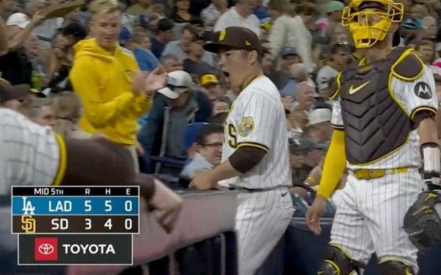 球場騒然！ 松井裕樹、わずか10球でド軍をねじ伏せる… 大谷、ラックスを三振斬りの完璧リリーフ　解説者が絶賛「しっかり腕も振れてるし、コントロールできてる」