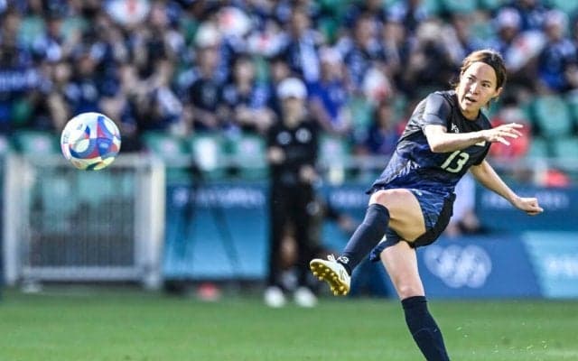 「中村俊輔かと思った」なでしこの才色兼備DFが決めた「パリ五輪での鮮やか過ぎる直接FK」が話題に！「この角度からサイドネットは半端ねえ」「芸術的な一撃」の声