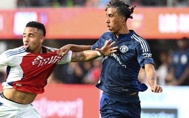 ユナイテッドが113億円で獲得した18歳DFヨロが開幕前に3カ月離脱…CBの再獲得も検討