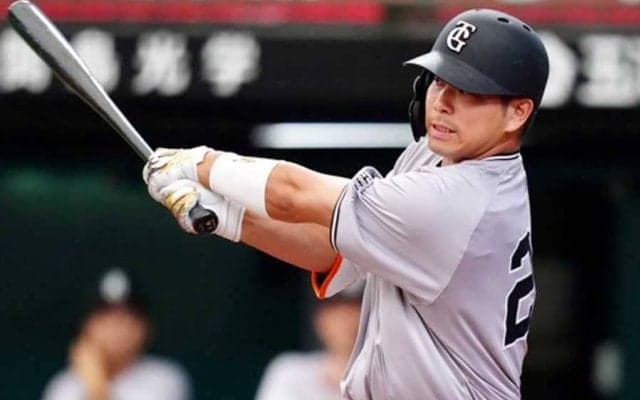 巨人・大城卓三にアクシデント　脇腹に死球で倒れ込む…阿部監督心配げ、無念の交代