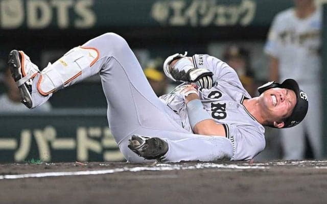 離脱なら痛恨…巨人ファン衝撃「やめてよ…」　大城卓が死球に悶絶、途中交代に騒然