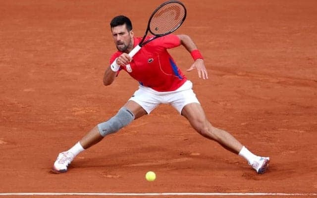 ジョコビッチ、世界11位チチパスをストレートで下して4強も…右膝に不安残す [パリ五輪]