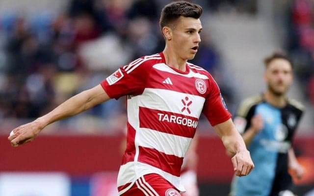 昇格組コモ、デュッセルドルフから若手MFエンゲルハルトを獲得！昨季は田中らとコンビを組み37試合に出場